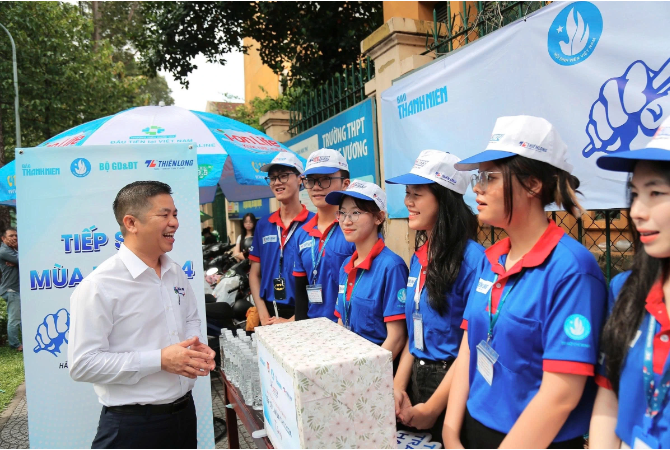 Bà Trần Phương Nga, CEO Tập đoàn Thiên Long: Thi cử nhẹ nhàng - Triệu trái tim hướng về thí sinh (2)